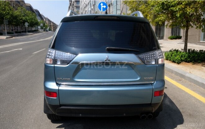 Mitsubishi Outlander-18
