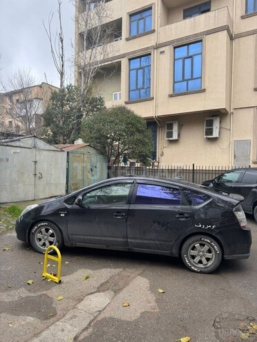 Toyota Prius-12