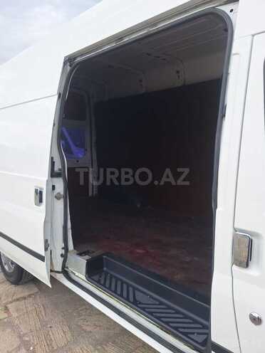 Ford Transit-11