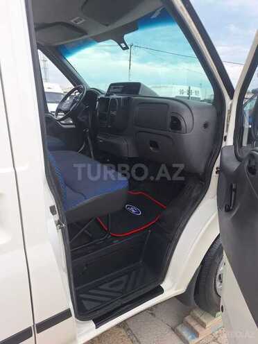 Ford Transit-15