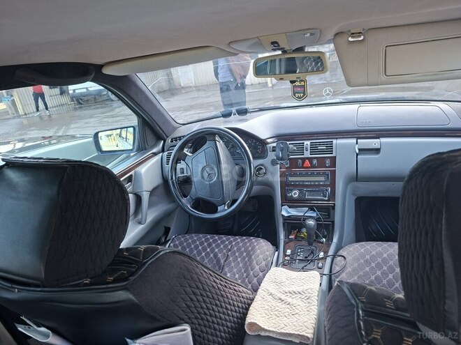 Mercedes E 200-2