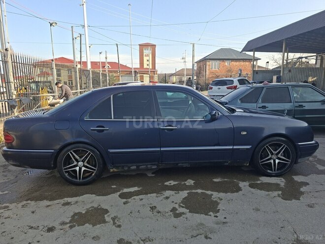 Mercedes E 200-4