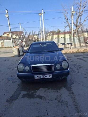 Mercedes E 200-1
