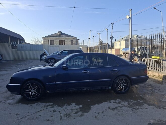 Mercedes E 200-5