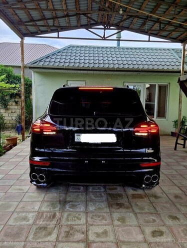 Porsche Cayenne GTS-2