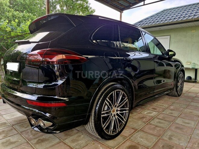 Porsche Cayenne GTS-4