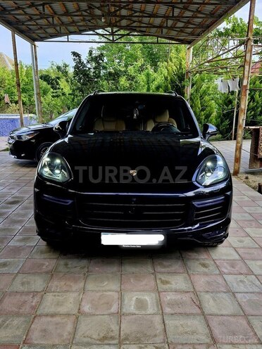 Porsche Cayenne GTS-1