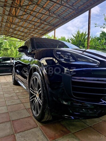 Porsche Cayenne GTS-5
