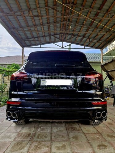 Porsche Cayenne GTS-6