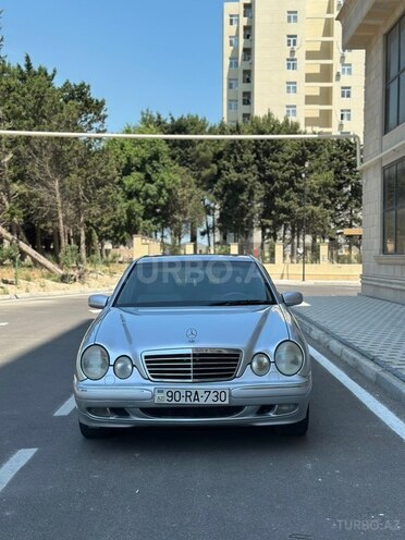 Mercedes E 280-1