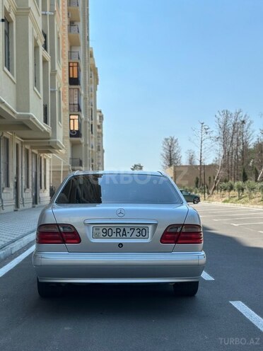 Mercedes E 280-5