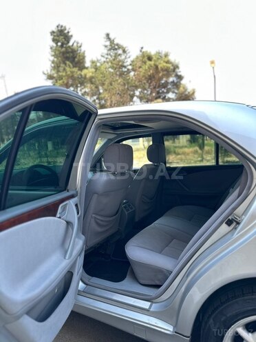 Mercedes E 280-9