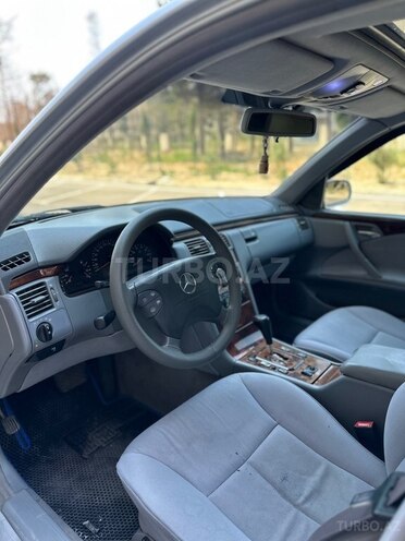 Mercedes E 280-14