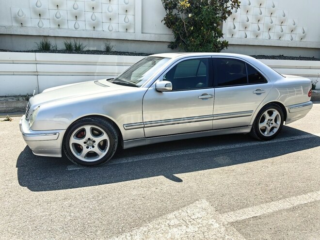 Mercedes E 270-4