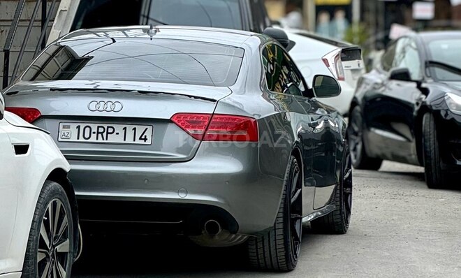 Audi A5-4