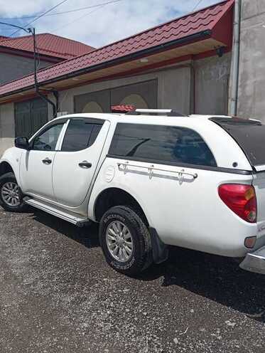 Mitsubishi L200-2