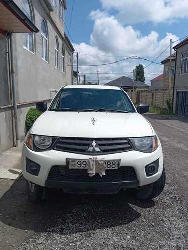 Mitsubishi L200-1