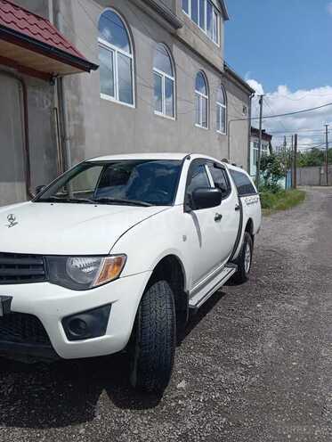 Mitsubishi L200-4
