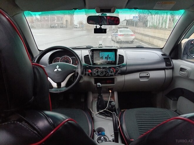 Mitsubishi L200-8
