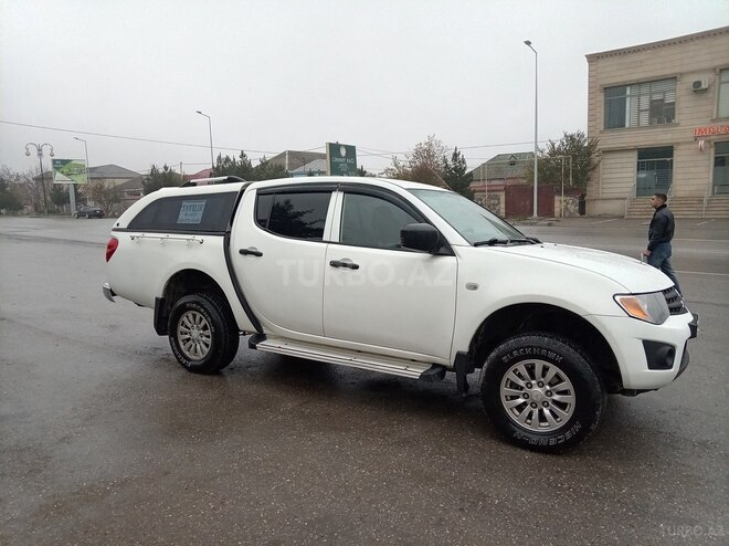 Mitsubishi L200-9
