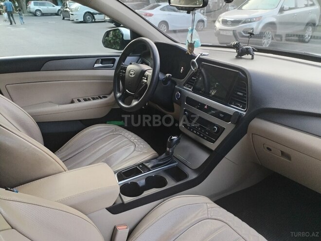 Hyundai Sonata-15