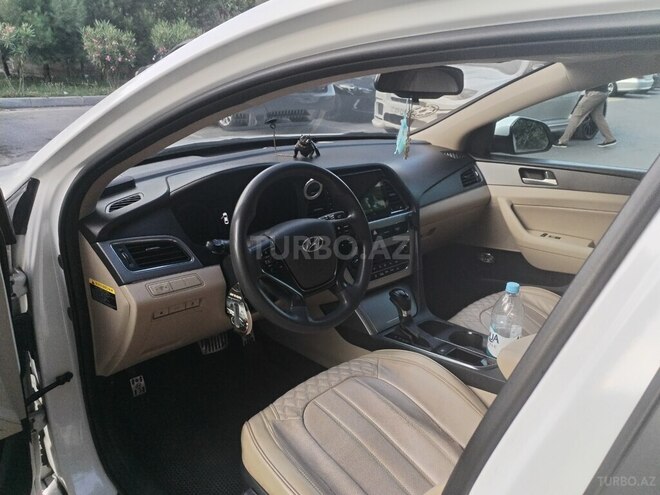 Hyundai Sonata-18