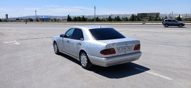 Mercedes E 240-5