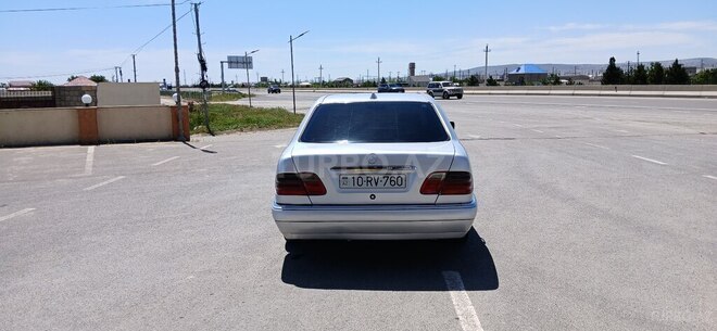 Mercedes E 240-7