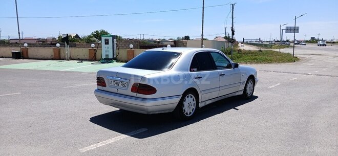 Mercedes E 240-8