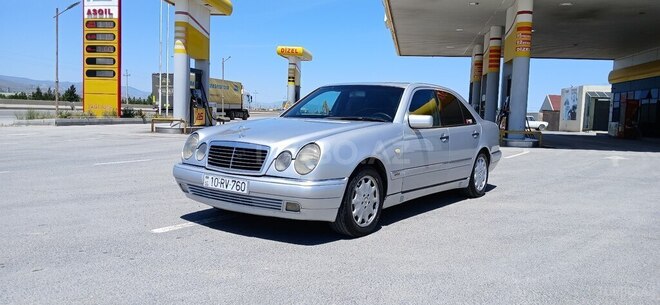 Mercedes E 240-10