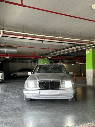 Mercedes 250 D-1