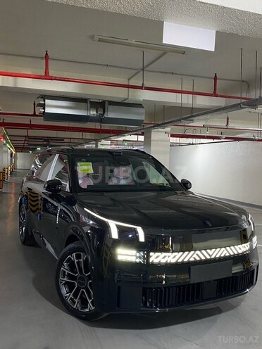 Lynk & Co 900-6