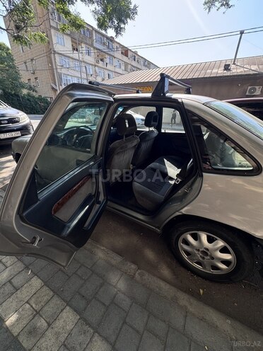 Opel Vectra-15