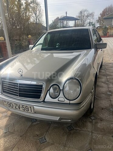 Mercedes E 280-1