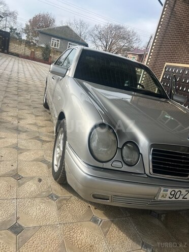 Mercedes E 280-2
