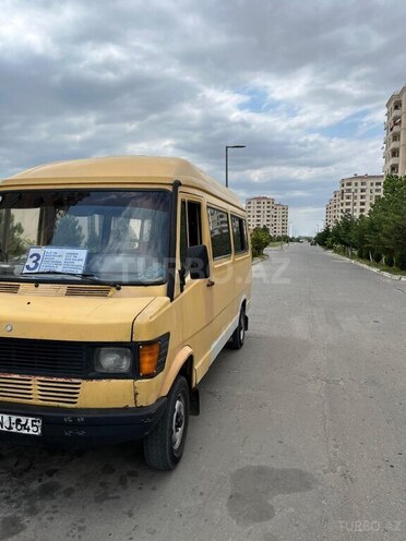 Mercedes 208 D-9