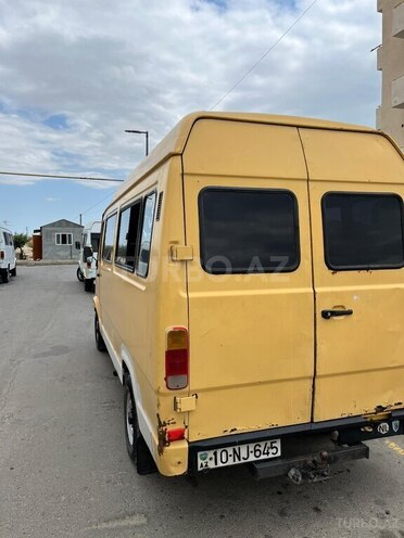Mercedes 208 D-10