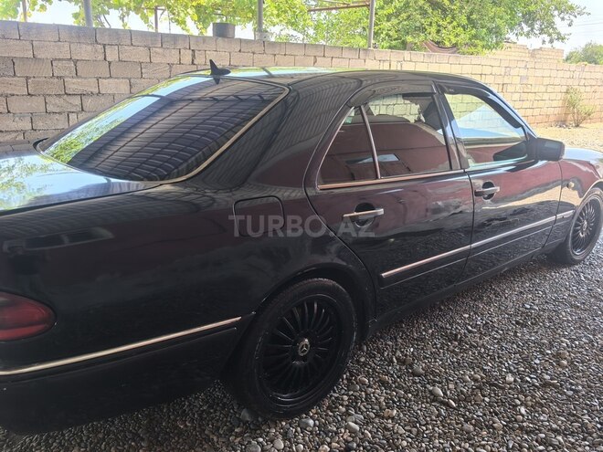 Mercedes E 230-2