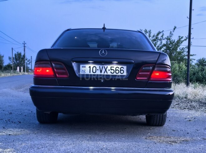 Mercedes E 230-3