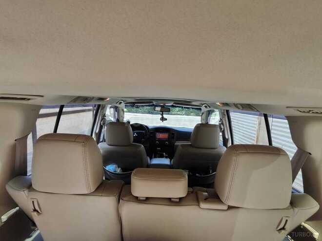 Mitsubishi Pajero-6