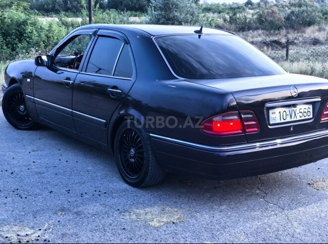 Mercedes E 230-4