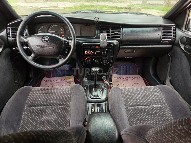 Opel Vectra-17