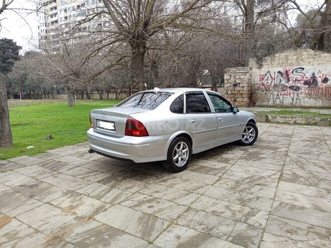 Opel Vectra-4