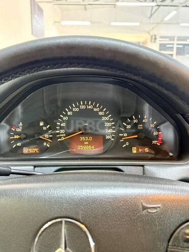 Mercedes E 240-21