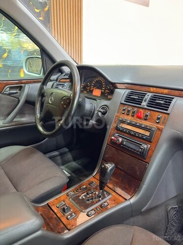 Mercedes E 240-18