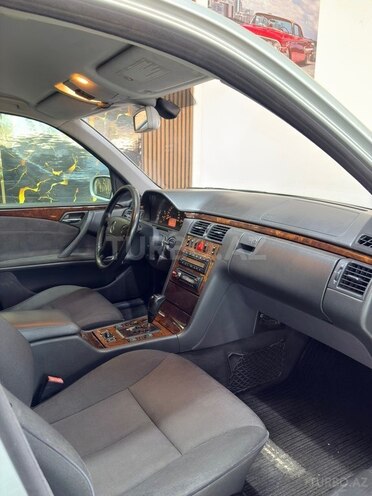 Mercedes E 240-19