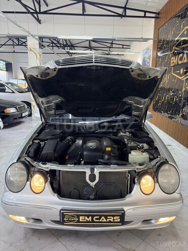 Mercedes E 240-17