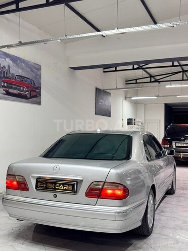 Mercedes E 240-16