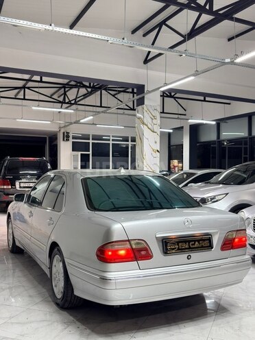 Mercedes E 240-15
