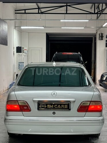 Mercedes E 240-13